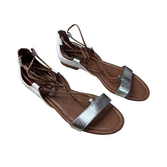 White House Black Market White Silver Lace Up Open Toe Strappy Flats Size 7.5 - Picture 2 of 9